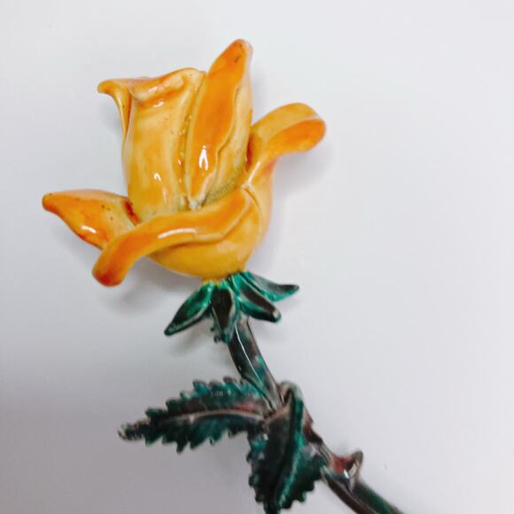 Vintage 1970s Yellow Enamel Rose Brooch Gold Tone Floral Pin Fun Flower Power - Picture 4 of 9